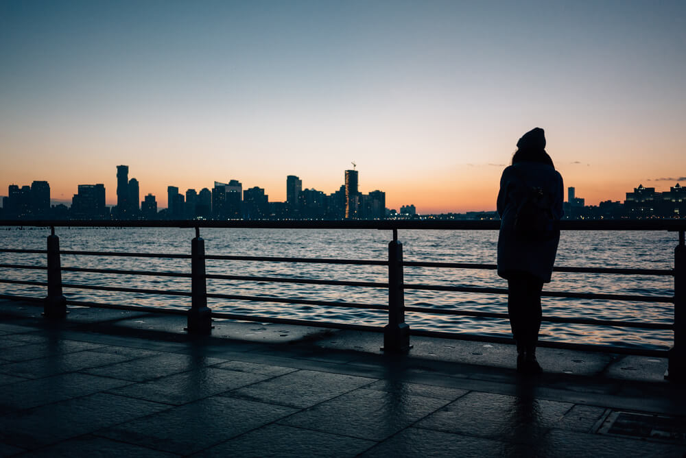 В чужой монастырь: почему не все выдерживают испытание эмиграцией, и как уехать, чтобы остаться